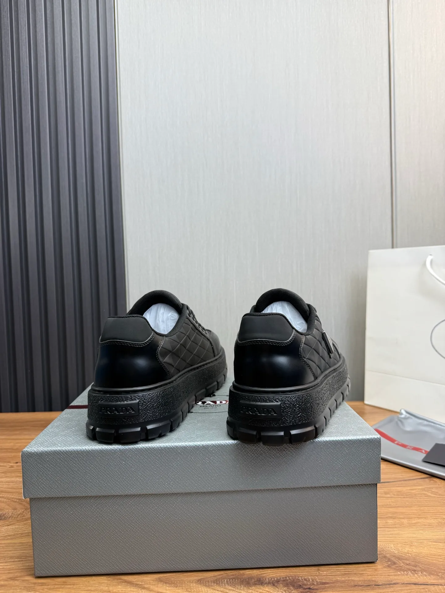 Men's shoes 💰580💰 [PRADA] Autumn and winter hot men's shoes shipped 👏Official website synchronized ⬆️Original fly-woven cowhide fabric + cowhide lining, 1⃣️:1⃣️reproduction, original sole, 38-45 (45. Customized, non-refundable)